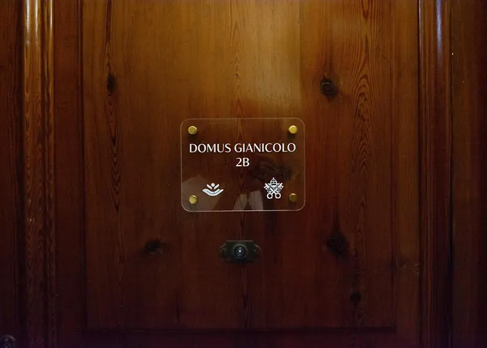 Domus Gianicolo 2b Apartment *